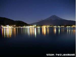 河口湖湖畔からの夜景