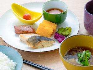 ご飯に合う焼き魚や小鉢料理を取り揃えた、和食メニューも取り揃えております