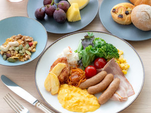 お好みで自由にお楽しみいただける和洋バイキング朝食