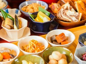京の朝を感じる多彩なおばんざいをご用意しております