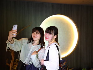玄関から入ると「月」をモチーフとしたエントランスが…おすすめ写真スポットです♪
