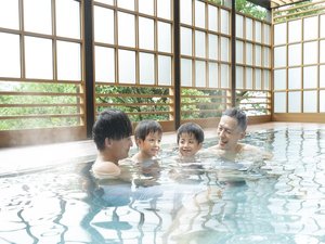 半露天風呂で、ゆっくりと温泉をお楽しみください