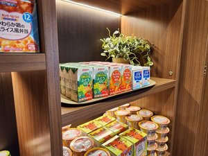 ベビー飲料は1ヶ月からお召し上がりいただける麦茶をはじめ、便利なパックを複数ご用意しております。