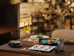 和食レストラン阿多美では細部にまでこだわった会席コースをお楽しみいただけます