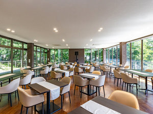 �y���X�g�����u���E�e���X�v�z