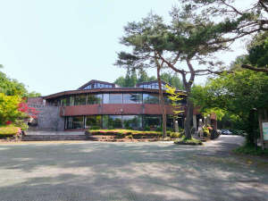 ★山中湖畔に佇む環境の良さから教育旅行にも利用されます。展望室から望む富士山をお楽しみに♪