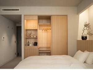 �V�����[�t���R���t�H�[�g�c�C���~�j�o�[�ɂ̓��C���^���u���[��o���~���[�_�̓d�C�P�g��������Ă��܂�
