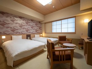 ■デラックスツイン【禁煙】■(120×190センチ×2台+和布団1組)25.7平米 サータ社ベッド完備