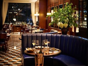 �yOcean Milano Seafood & Roast Beef�z�������ƐV�N�ȃV�[�t�[�h���g�����R�[�X�ƃA���J���g��񋟁B