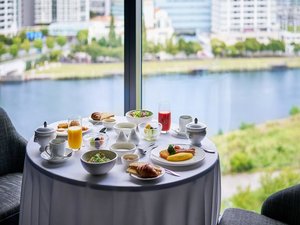 �yIn-room Dining (��)�z