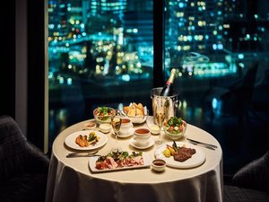 �yIn-room Dining (��)�z