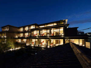 二条城南側お濠の対面に佇む、全25室のラグジュアリーホテル