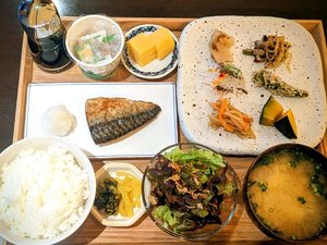 �y���H�E���z�ߘa7�N12���a�H���j���[����V�������܂����I����1�K��TORIDORI�@�a��H���j���[�ł��B