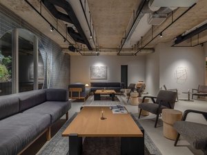 GUEST LOUNGE