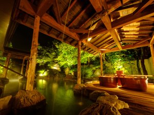 ・自家源泉かけ流し、千坪の庭園露天風呂で、世界屈指のラジウム泉をお楽しみ下さい