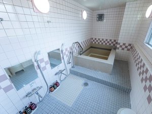 【博物館3階の館内浴室・小浴室】16時〜23時、(朝は6時〜9時の間シャワーのみご利用いただけます)