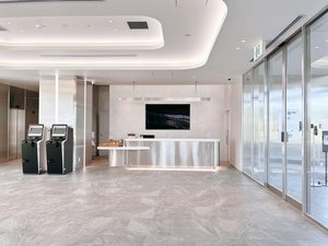 2022年に沖縄の中心地「金武町」新築されたシンプルでスマートなホテル