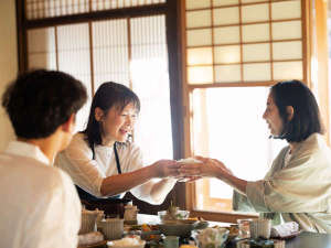 【お食事】朝食 地元で採れる山海の幸を、街道内にある蔵で醸造された醤油などで味付けをした郷土料理