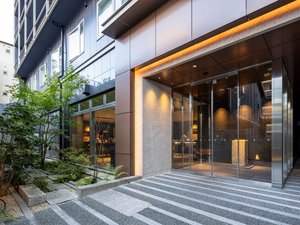 【ホテル外観】解放感溢れるホテルエントランス