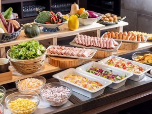 朝食|京都ことこと 烏丸御池店にて、メイン付きハーフブッフェをご用意
