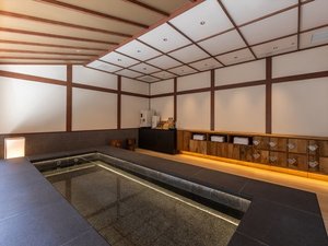 【足湯】ラウンジで浸かれる足湯