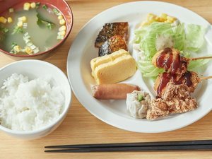 大阪名物、肉吸いなど約30種類の和洋メニューをご用意しております。