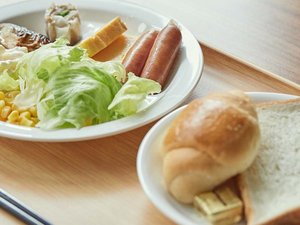大阪名物、肉吸いなど約30種類の和洋メニューをご用意しております。