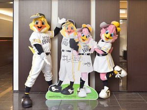 ロビーにハリーくんハニーちゃんのパネルを設置♪一緒に写真を撮ろう♪