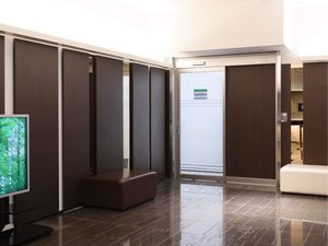 ファミリーマートホテル側入り口