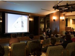 「スライド上映会」毎日ご夕食後に開催。立山の自然やアルペンルートについてご案内いたします。