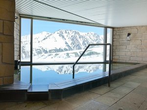 大浴場 春の大日連山