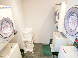 ◆ランドリー◆洗濯1回300円、乾燥機30分100円。洗剤はフロントにて50円で販売しております。