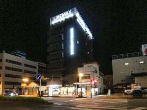 ◆外観(夜)◆夜はライトアップされておりますのでわかりやすく安心です♪
