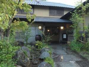 【外観】古民家を移築した宿泊フロント。昭和初期の趣きが漂います。