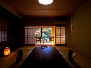 【離れ客室】静粛で心落ち着く時間を自然の移ろいと過ごす。