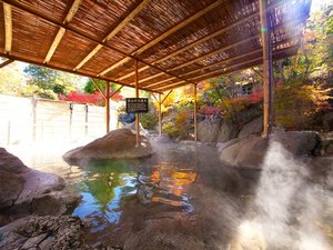 男女計9種類の露天風呂に内湯大浴場、貸切風呂と温泉を心ゆくまで♪