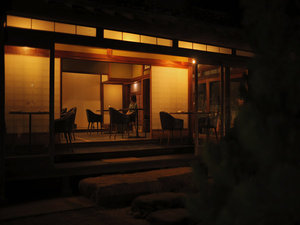 �y�{�݁z������������̕��͋C�̒��ŁA�f�G�Ȏ��Ԃ����y���݂��������B