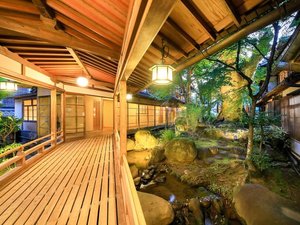 【登録文化財 渡りの橋】明治32年築 多くの文人墨客もこの橋を渡りました。