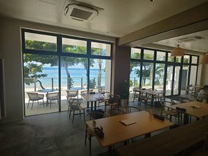レストラン内からの全面に見える海の景色