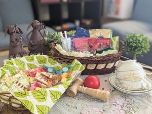ウエルカムドリンクとしてコーヒー、お茶、お菓子などをご用意しています。
