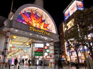 【当館から徒歩で4分】活気あふれる商店街。地元グルメや買い物を楽しめる「蒲田西口商店街」