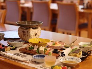 肉も魚も山菜も楽しむ贅沢な「五箇山荘 和牛プラン」