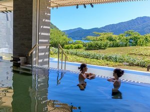 【棚湯 芦ノ湖ビュー/大浴場】内湯も露天風呂もお楽しみください。