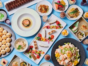 【夕食】思わず写真に収めたくなる、彩り豊かで華やかなお料理が並びます。※イメージ