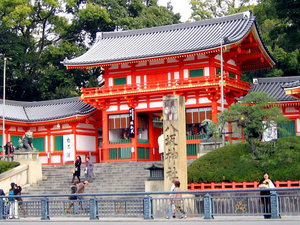 祇園・八坂神社(バスで30分)