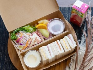 ■【期間限定】朝食BOX付きプラン/サンドイッチ・サラダ・ジャム添えヨーグルト・フルーツ等