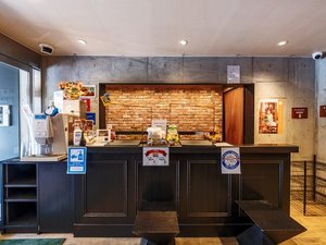 ■ フロント営業時間 7:00~24:00 /本館入口すぐにフロントがあります。