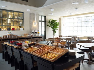 �I�[���f�C�_�C�j���O�uEZARO�v�b���H