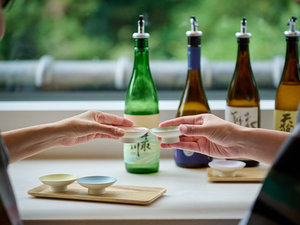 【無料サービス】地酒の飲み比べ好きな場所で自由にお楽しみいただけます。