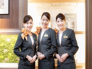 明るい笑顔と元気な挨拶でお待ちしております。